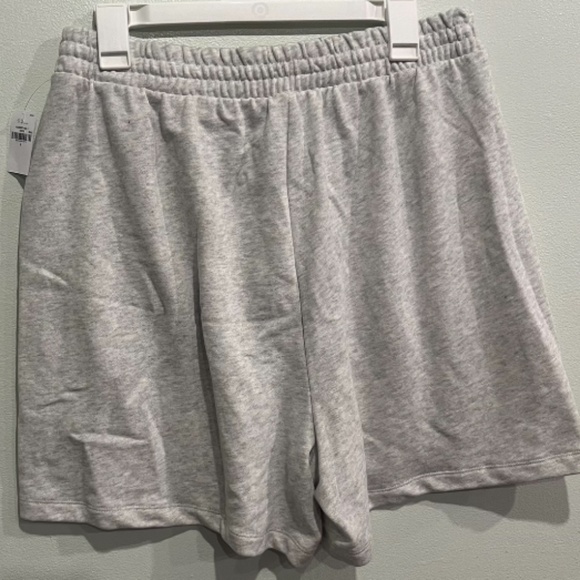 Grey Old Navy Shorts (unisex) - Picture 2 of 3